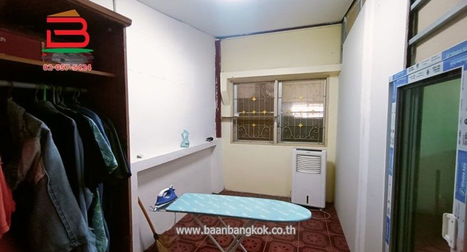 Reihenhaus zum Kauf mit 2 Zimmer in Nong Chok, Bangkok