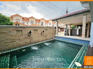 For sale 5 bedrooms townhouse in Don Mueang, Bangkok
