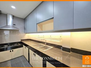 For sale 5 bedrooms townhouse in Don Mueang, Bangkok