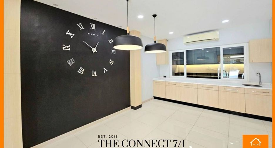 For sale 5 bedrooms townhouse in Don Mueang, Bangkok