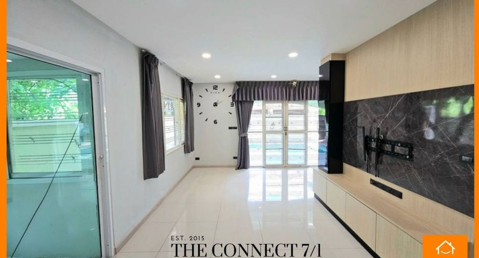 For sale 5 bedrooms townhouse in Don Mueang, Bangkok