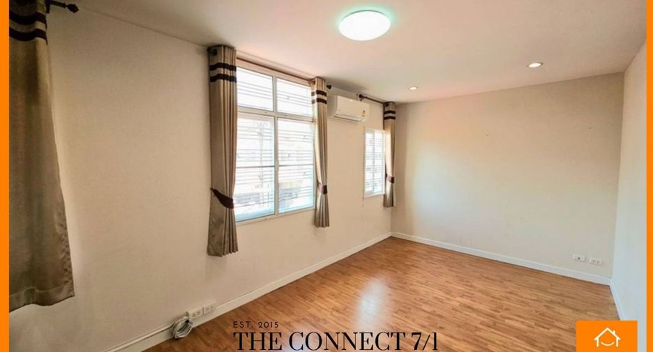 For sale 5 bedrooms townhouse in Don Mueang, Bangkok