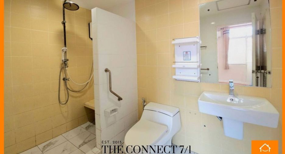 For sale 5 bedrooms townhouse in Don Mueang, Bangkok