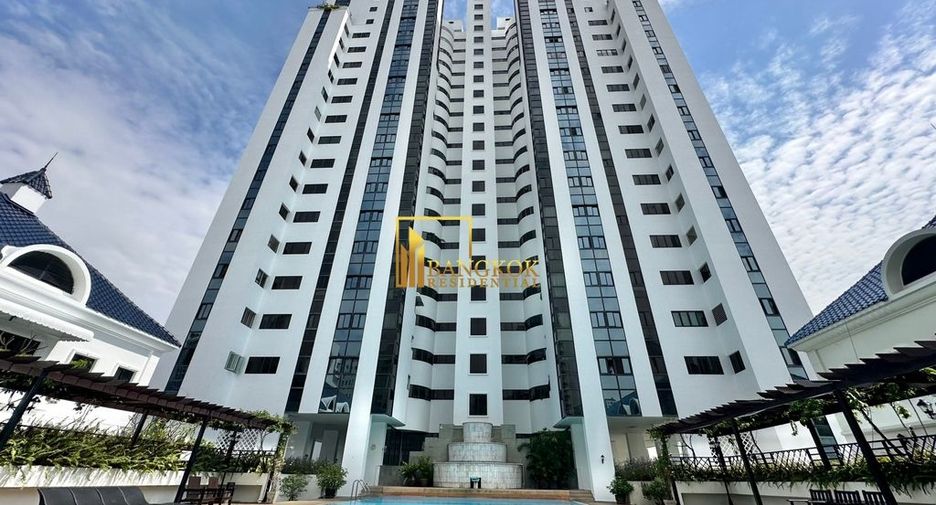 For rent 3 bedrooms condo in Watthana, Bangkok