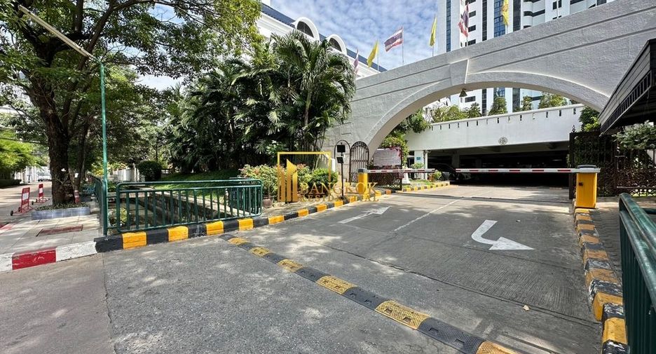 For rent 3 bedrooms condo in Watthana, Bangkok