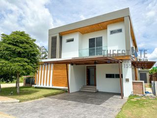 For rent 4 bedrooms house in San Kamphaeng, Chiang Mai