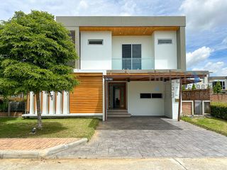 For rent 4 bedrooms house in San Kamphaeng, Chiang Mai
