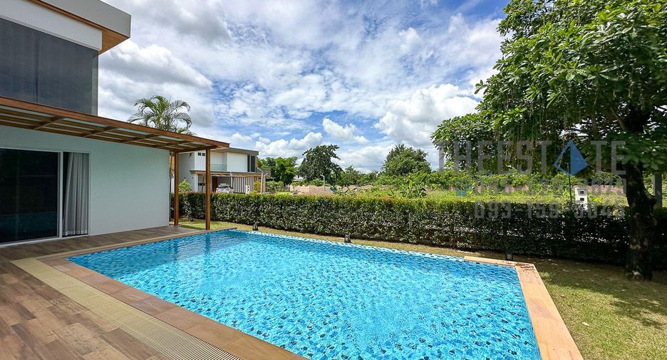 For rent 4 bedrooms house in San Kamphaeng, Chiang Mai