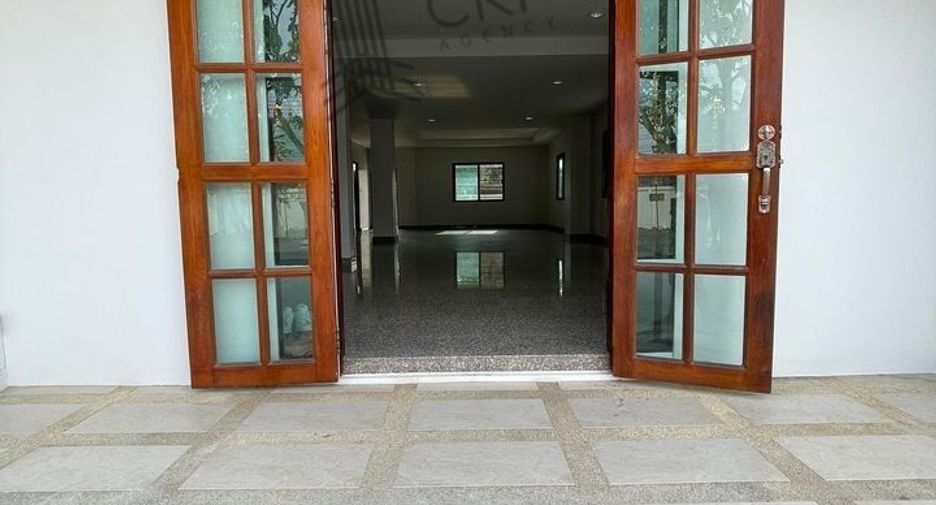 Casa en alquiler y en venta de 3 habitaciones en Nakhon Chai Si, Nakhon Pathom
