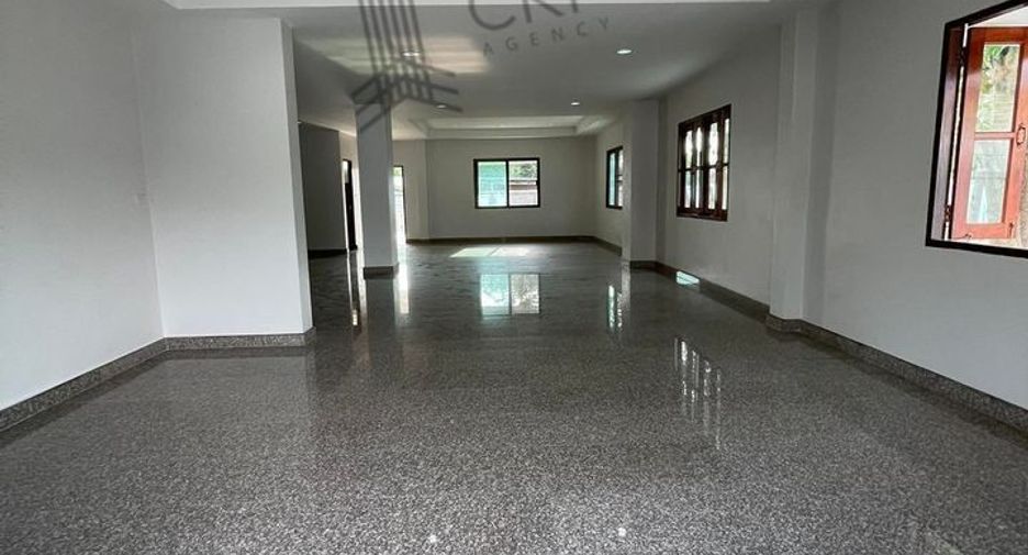 Casa en alquiler y en venta de 3 habitaciones en Nakhon Chai Si, Nakhon Pathom