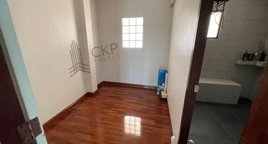 Casa en alquiler y en venta de 3 habitaciones en Nakhon Chai Si, Nakhon Pathom