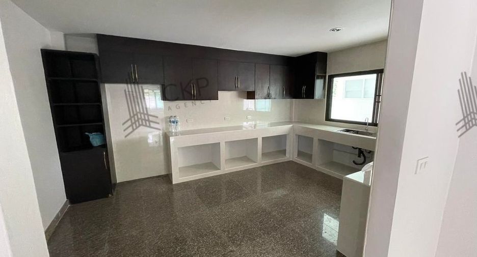 Casa en alquiler y en venta de 3 habitaciones en Nakhon Chai Si, Nakhon Pathom