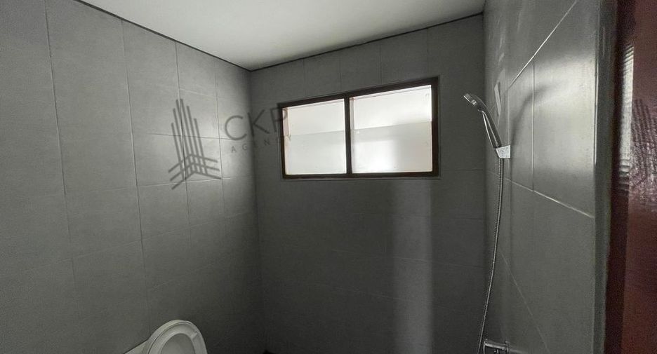 Casa en alquiler y en venta de 3 habitaciones en Nakhon Chai Si, Nakhon Pathom
