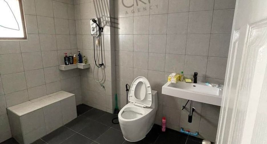 Casa en alquiler y en venta de 3 habitaciones en Nakhon Chai Si, Nakhon Pathom