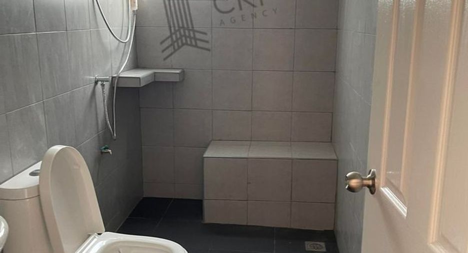 Casa en alquiler y en venta de 3 habitaciones en Nakhon Chai Si, Nakhon Pathom