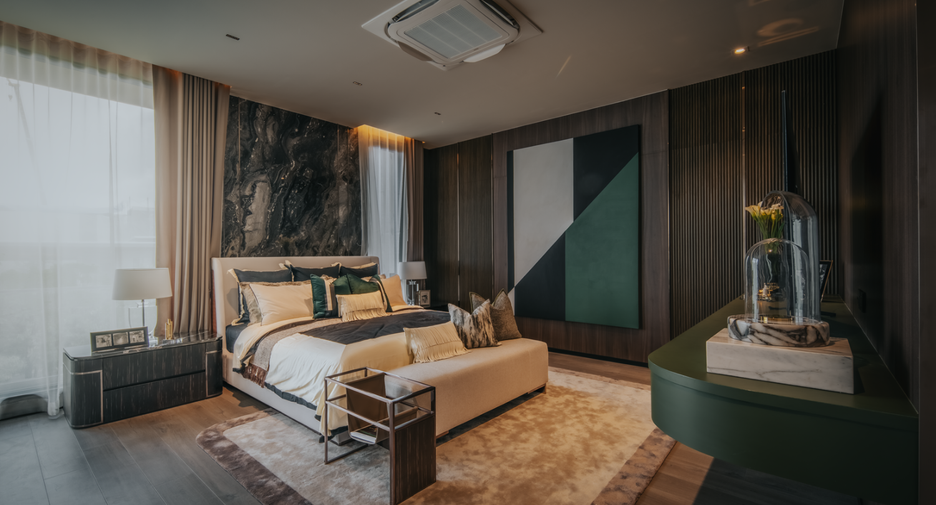 For sale 4 Beds condo in Huai Khwang, Bangkok