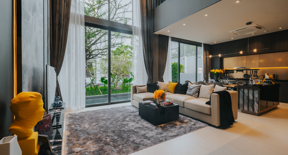 For sale 4 Beds condo in Huai Khwang, Bangkok