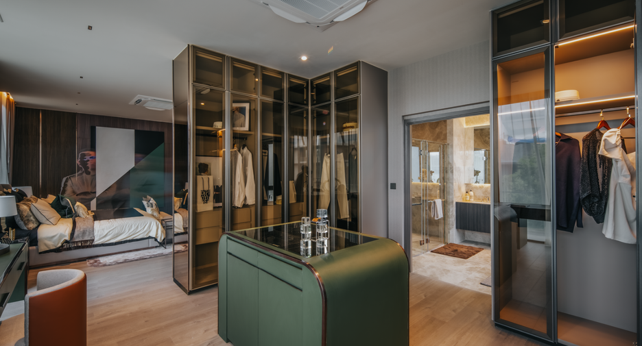 For sale 4 Beds condo in Huai Khwang, Bangkok