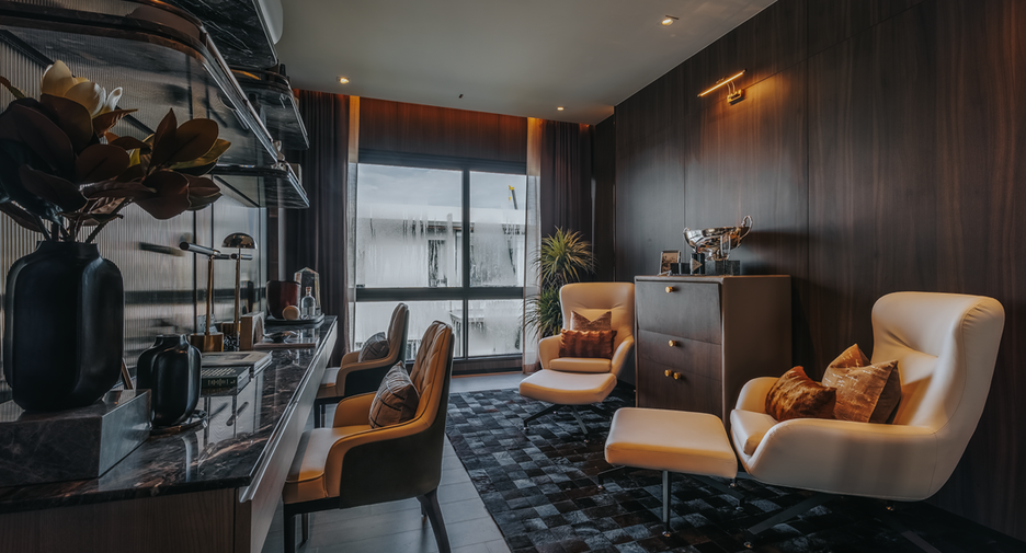 For sale 4 Beds condo in Huai Khwang, Bangkok