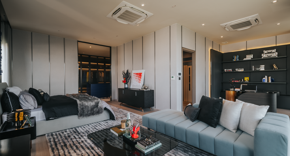 For sale 4 Beds condo in Huai Khwang, Bangkok