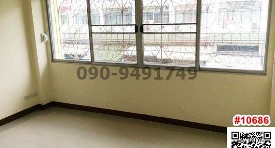 For rent 3 bedrooms retail Space in Bang Khun Thian, Bangkok