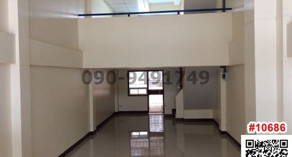 For rent 3 bedrooms retail Space in Bang Khun Thian, Bangkok