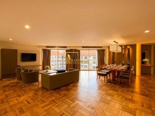For rent 3 bedrooms apartment in Yan Nawa, Bangkok