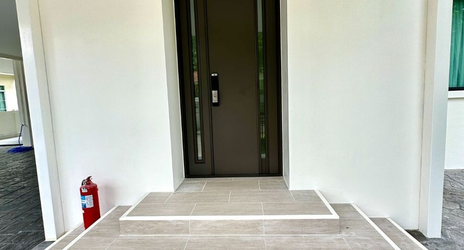 For sale 4 bedrooms house in Phasi Charoen, Bangkok