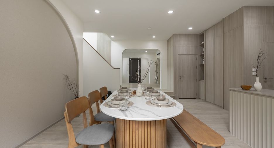 For sale 4 bedrooms house in Phasi Charoen, Bangkok