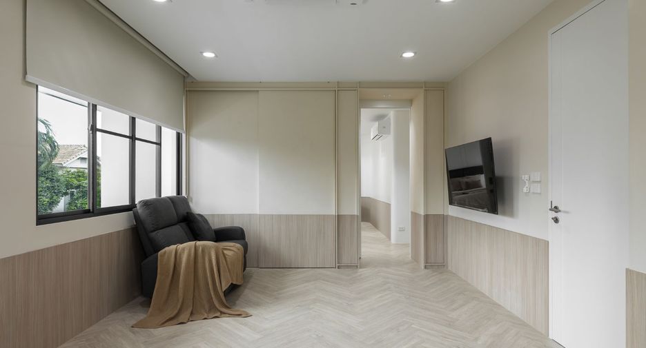 For sale 4 bedrooms house in Phasi Charoen, Bangkok
