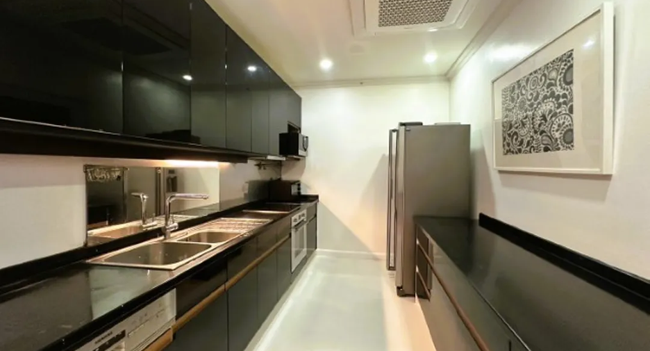 For sale 4 bedrooms apartment in Khlong Toei, Bangkok