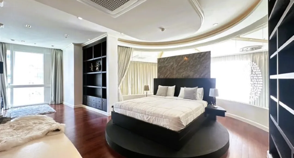 For sale 4 bedrooms apartment in Khlong Toei, Bangkok