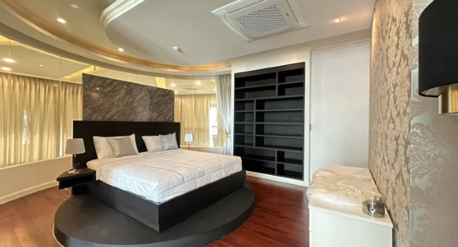 For sale 4 bedrooms apartment in Khlong Toei, Bangkok