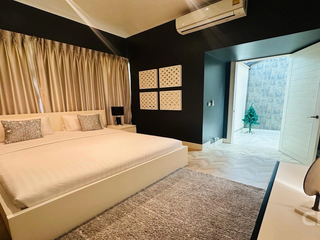 For sale 5 bedrooms house in Watthana, Bangkok