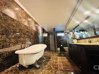 For sale 5 bedrooms house in Watthana, Bangkok