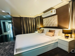 For sale 5 bedrooms house in Watthana, Bangkok