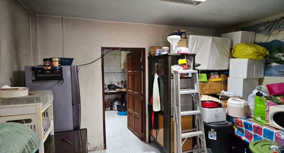 For sale 4 bed townhouse in Krathum Baen, Samut Sakhon