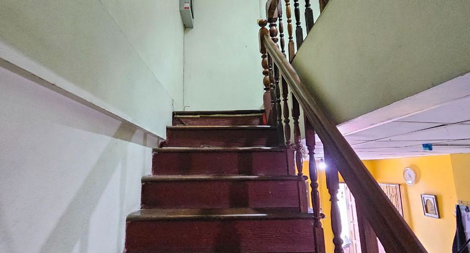 For sale 4 bed townhouse in Krathum Baen, Samut Sakhon