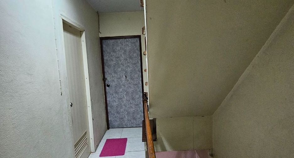 For sale 4 bed townhouse in Krathum Baen, Samut Sakhon
