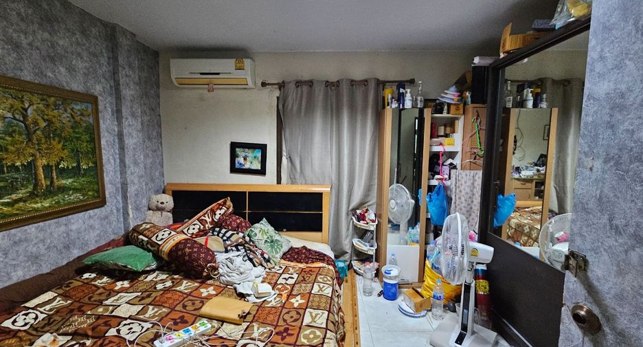 For sale 4 bed townhouse in Krathum Baen, Samut Sakhon