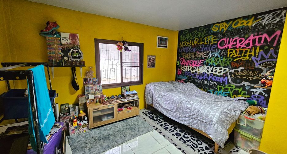 For sale 4 bed townhouse in Krathum Baen, Samut Sakhon