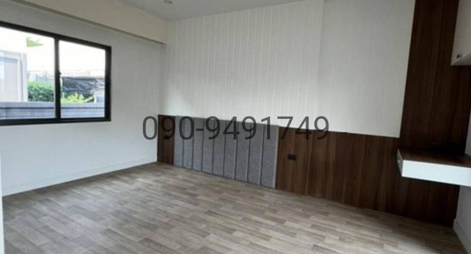 For sale 4 bedrooms house in Thawi Watthana, Bangkok