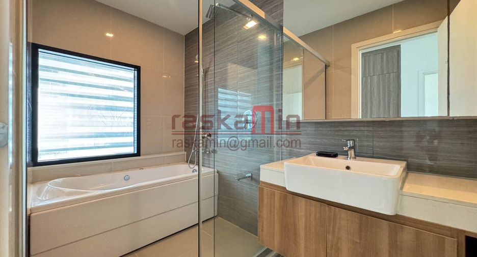À vendre 1 chambre condo à Si Racha, Chonburi