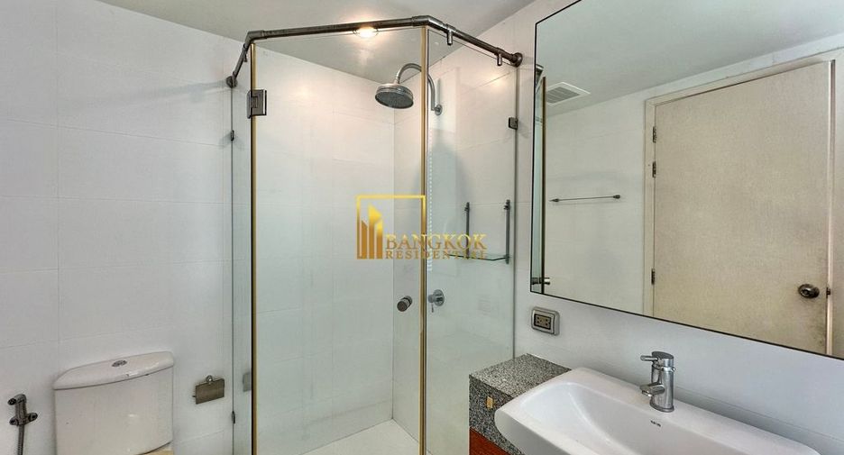 For rent 2 bedrooms condo in Pathum Wan, Bangkok