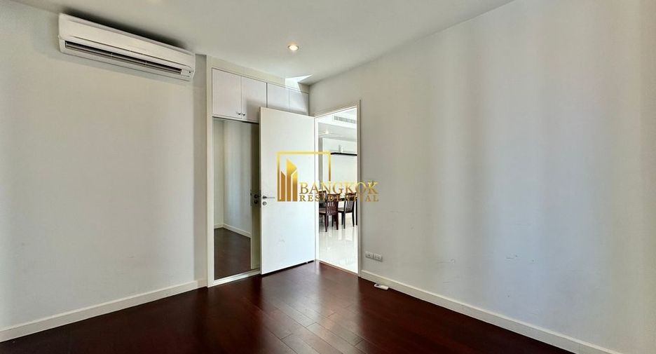 For rent 2 bedrooms condo in Pathum Wan, Bangkok