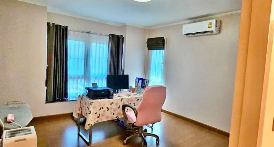 For sale 3 bedrooms house in Si Racha, Chonburi
