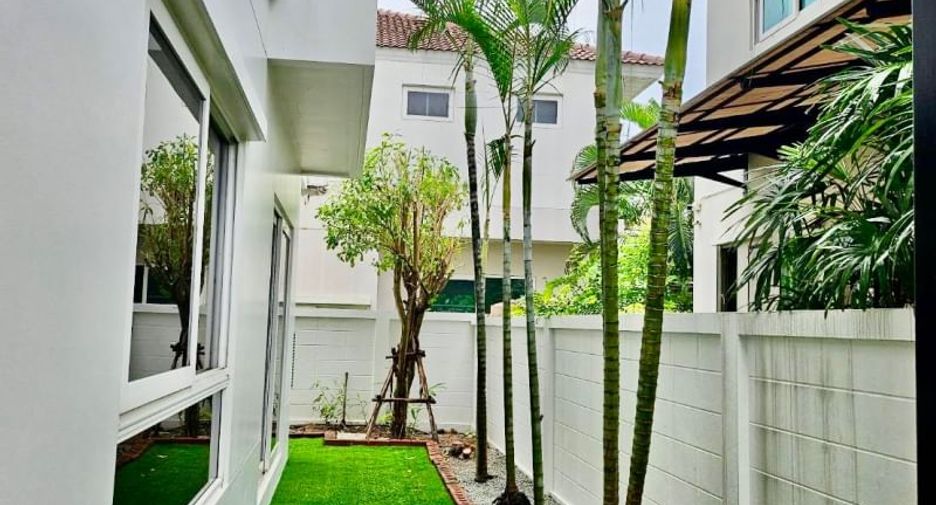 For sale 3 bedrooms house in Si Racha, Chonburi