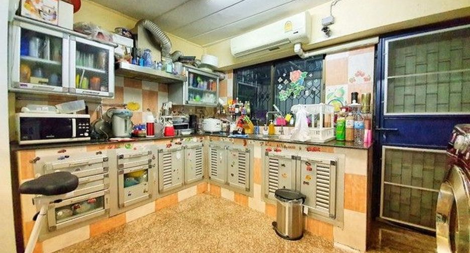 Local comercial en venta de 6 habitaciones en Sathon, Bangkok