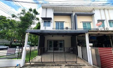 À vendre 3 chambres maison de ville à Sai Mai, Bangkok
