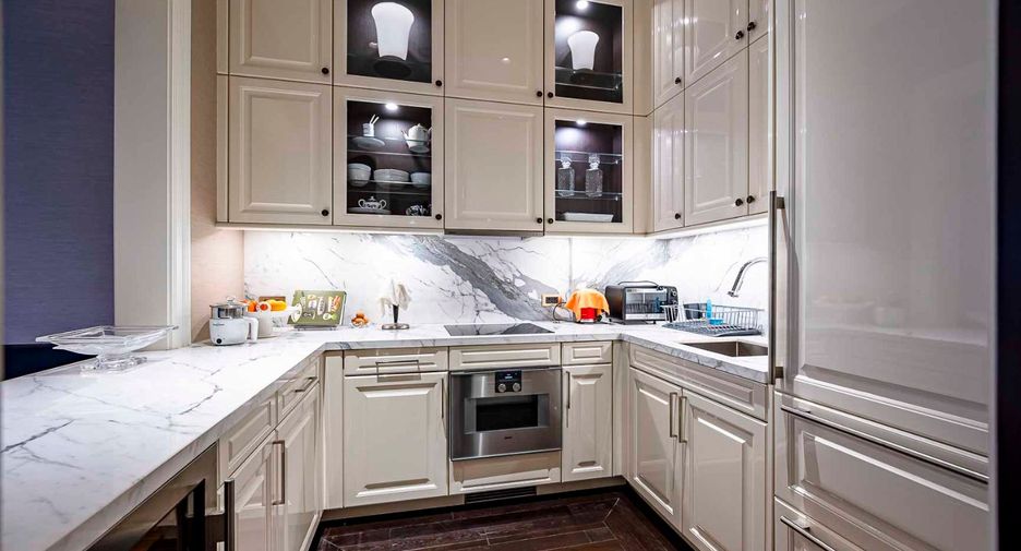 For rent 2 bedrooms condo in Pathum Wan, Bangkok